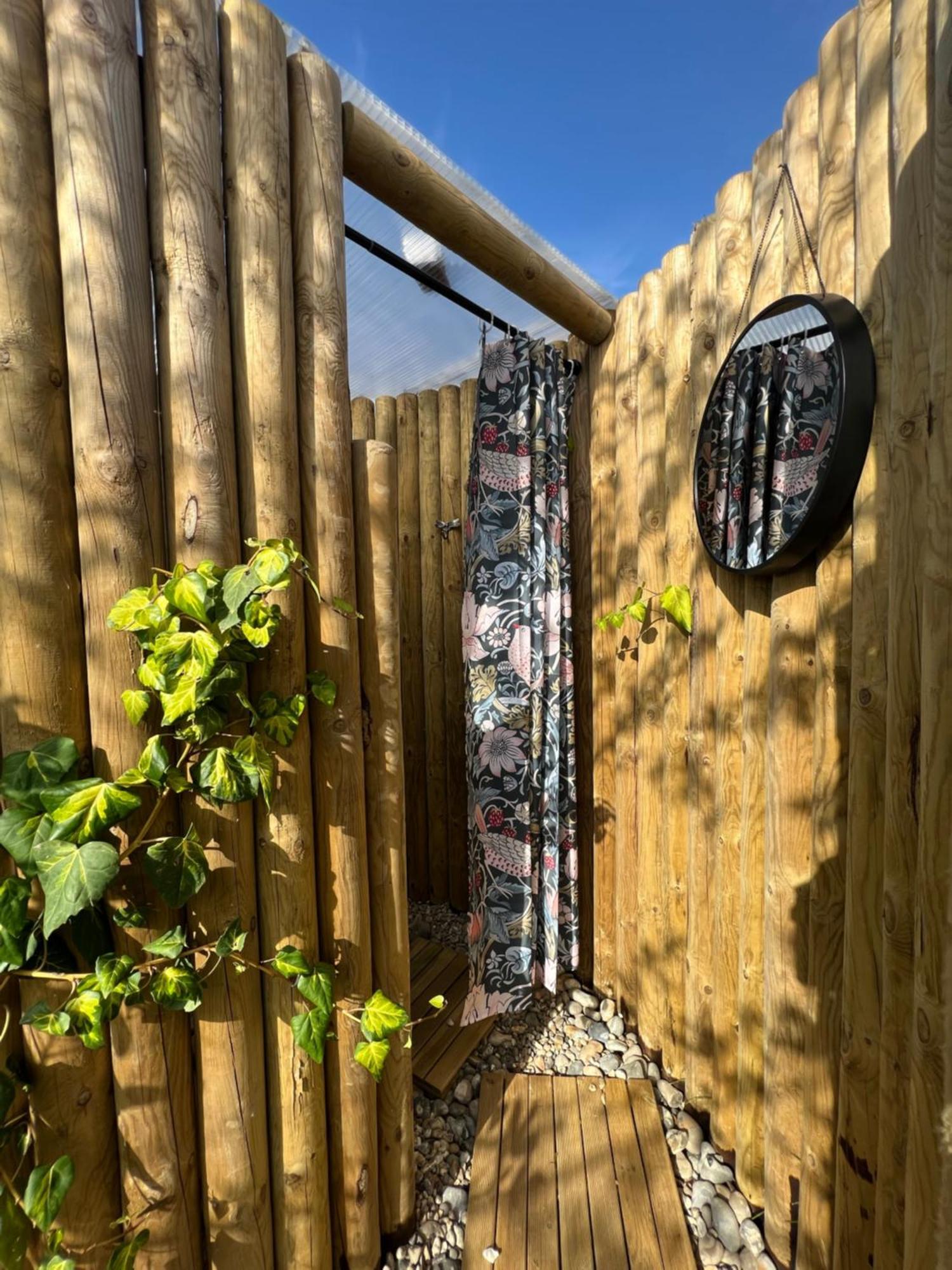 Dragonfly Glamping Spa Retreat Ashford  Buitenkant foto